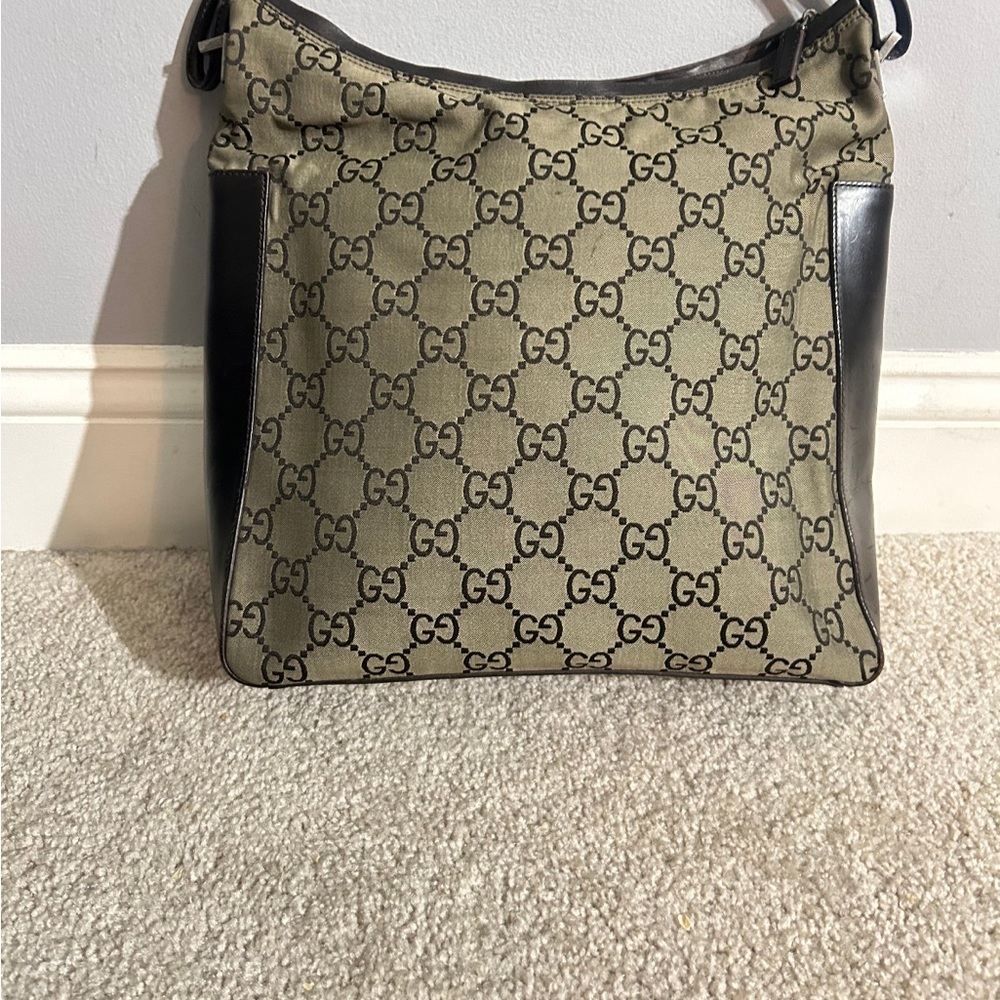 Gucci vintage hobo bag black handle very clean no rips or tears